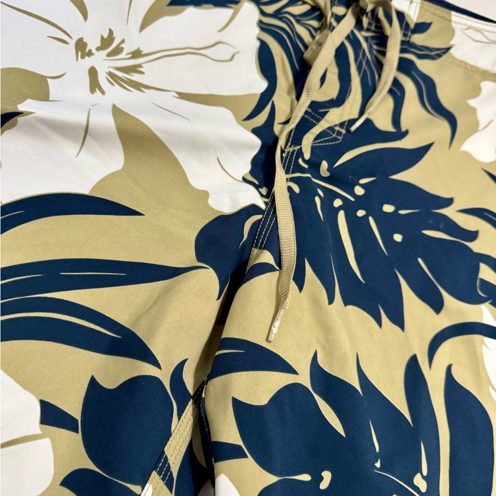 Quiksilver Tan and White Board Shorts with Tropical Leaf Design - Picture 2 of 4